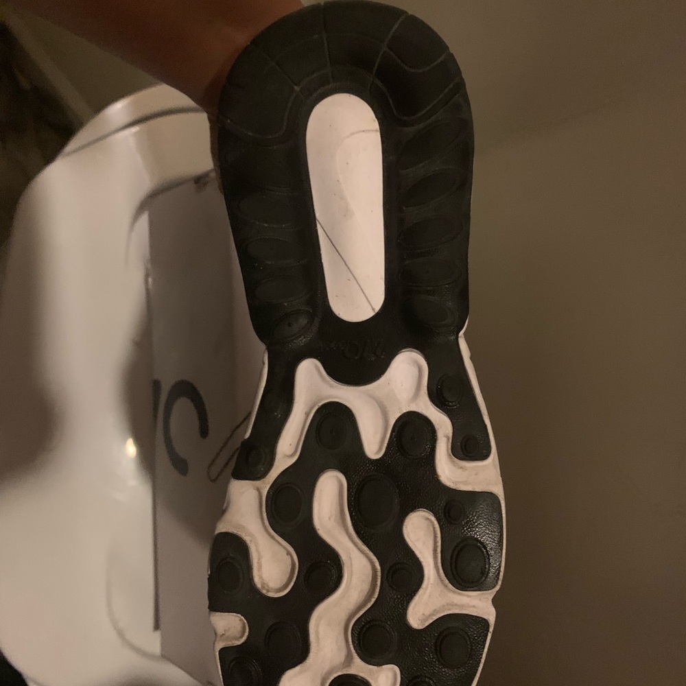 Nike Shoes View 4